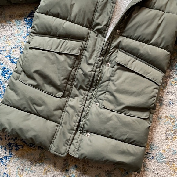 Girls old navy puffer coat size 6-7 - Picture 3 of 5